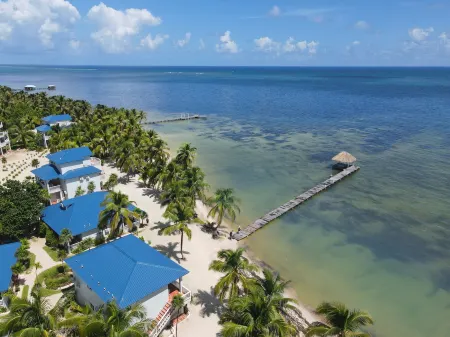 Sapphire Beach Resort Отели в г. Ambergris Caye