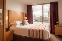 Premier Suites Liverpool Hotels in Ліверпуль