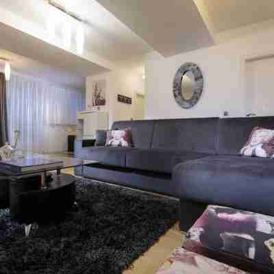 The Queen Luxury Apartments - Villa Marilyn Rooms