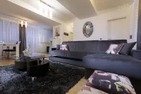 The Queen Luxury Apartments - Villa Marilyn Hotels in Hesperange