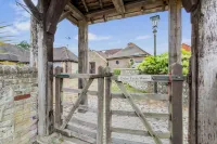 Dyke Farm Barn | by Huluki Sussex Stays Hotels in Poynings