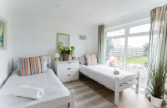Fairlight - Charming Coastal Home on the Beach