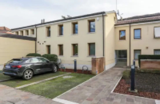 距離中心幾步之遙的卡薩菲拉，配有停車場