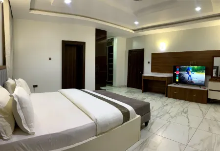 De James Hotels and Suites Отели рядом с достопримечательностью «Терминал аэропорта Абуджа Ннамди Азикиве»