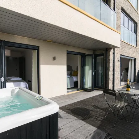 Apartment 3 Waterstone House - Sea Front Apartment, Hot Tub