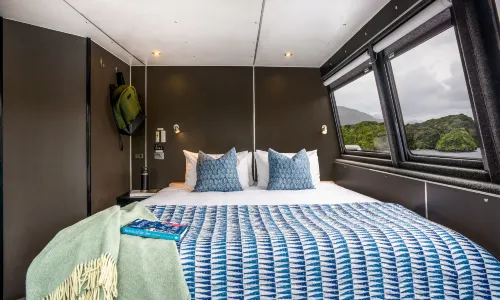 Milford Sound Overnight Cruise - Fiordland Discovery