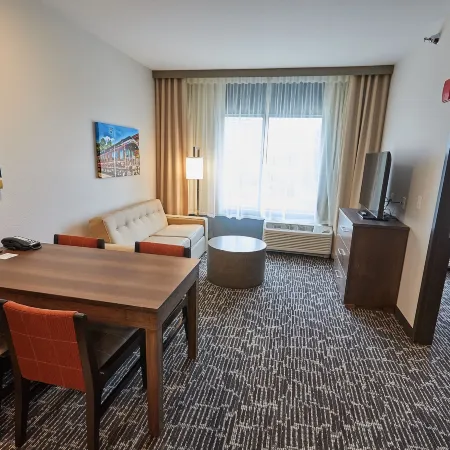 Gundersen Hotel & Suites