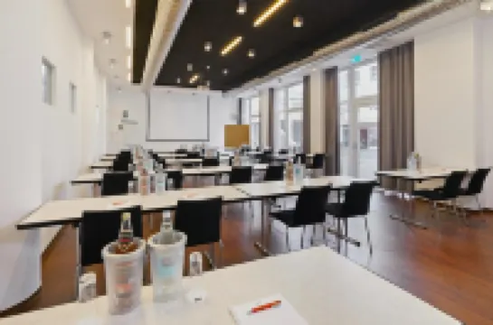 Townhouse Düsseldorf Hotels near Town Hall