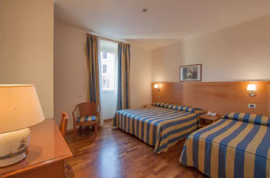 Hotel Laurentia Отели рядом с достопримечательностью «Порта-Маджоре»