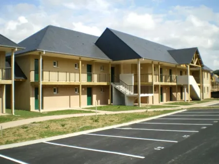 Adonis Hauts de Honfleur Отели в г. Пендепи