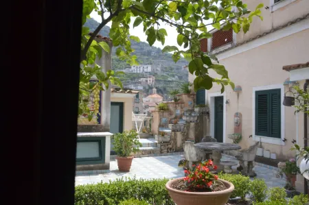 Hotel Santa Lucia Отели рядом с достопримечательностью «Piazza centrale minori»