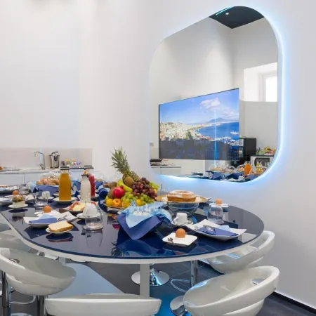 Skyhouse Chiaia Отели рядом с достопримечательностью «Площадь Пьяцца-дель-Плебишито»