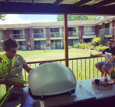 Motel Sierra - Bright