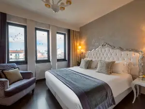 Carnival Palace - Venice Collection