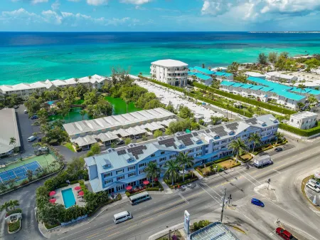 The Locale Hotel Grand Cayman Отели рядом с достопримечательностью «Камана Бэй»