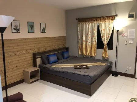 Sandee Place Mountain View Chomthong Отели рядом с достопримечательностью «Wat Phra That Si Chom Thong Worawihan»