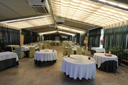 Puerta de Segovia Отели в г. Сан-Кристобаль-де-Сеговия