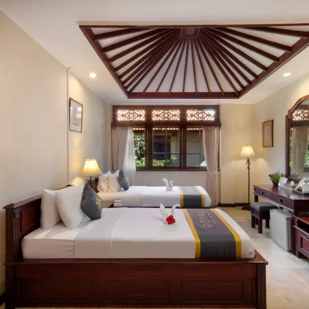 Royal Hotel and Villa Bali Formerly Royal Tunjung Bali Hotel & Villas Отели рядом с достопримечательностью «Пляж Дабл-Сикс»