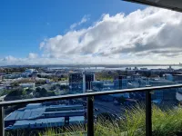 Luxe Apt w Harbour-Sunset Views -Parking