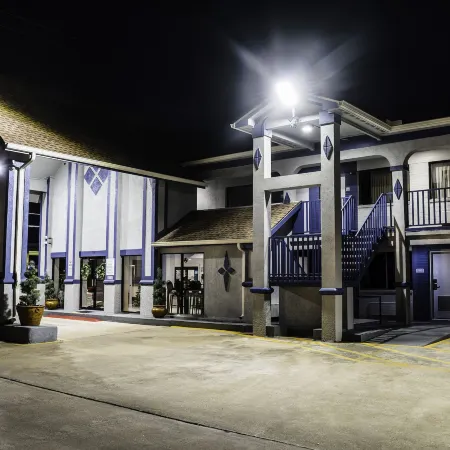 Travelers Inn