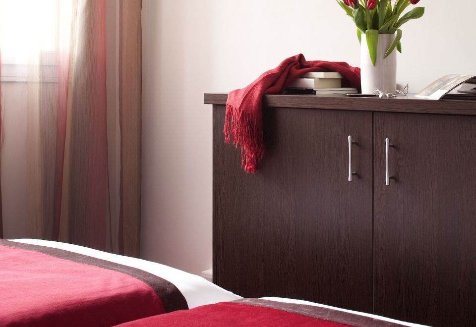 Apparthotel Opéralia Grenoble Les Cèdres Over view