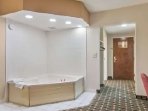 エコノ ロッジ イン & スイーツ マリエッタ ニア ドビンズ ARB マリエッタのホテル