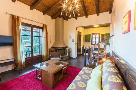 Ilaeira Mountain Resort Отели в г. Lefktro