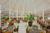 Embudu Village Maldives - 朝食
