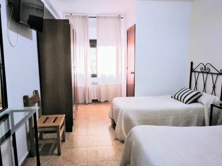 Pensión Cuadrado Отели в г. Валье дель Альмансора