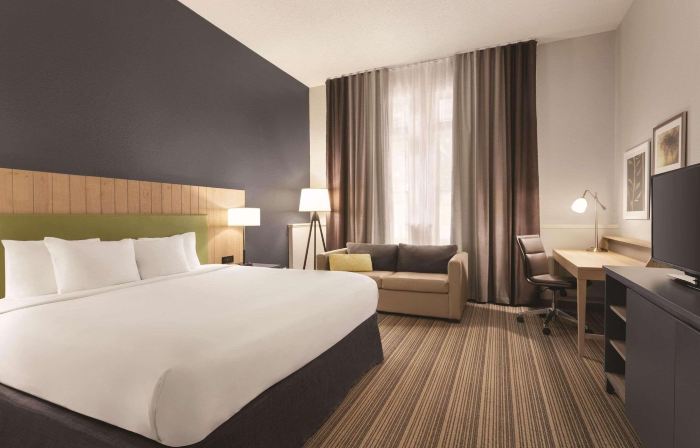 Country Inn & Suites by Radisson, St Charles Historic District