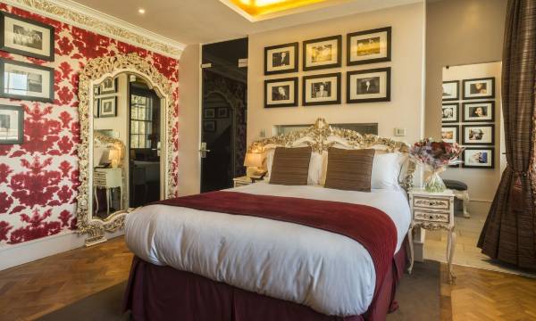 Le Monde Hotel