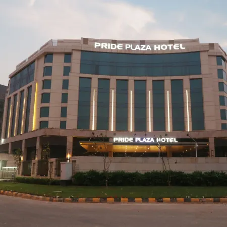 Pride Plaza Hotel, Aerocity New Delhi Отели рядом с достопримечательностью «Университет Джавахарлала Неру»