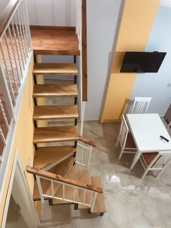 Crown Deluxe Apartments Отели рядом с достопримечательностью «Mango Beach»