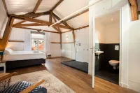 Stayci Serviced Apartments Royal Palace - Homestays