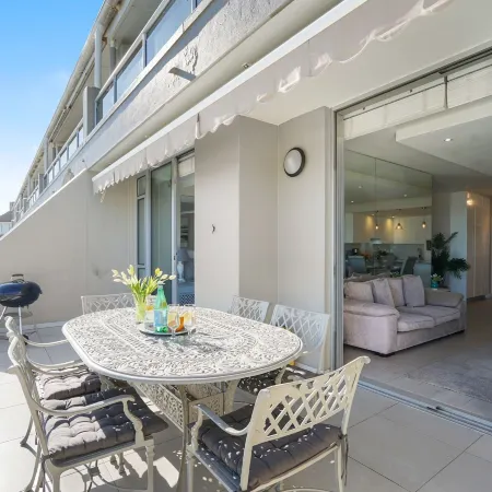 Dolphin Beach H106
