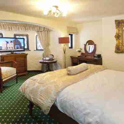 The Roundabout Hotel Rooms