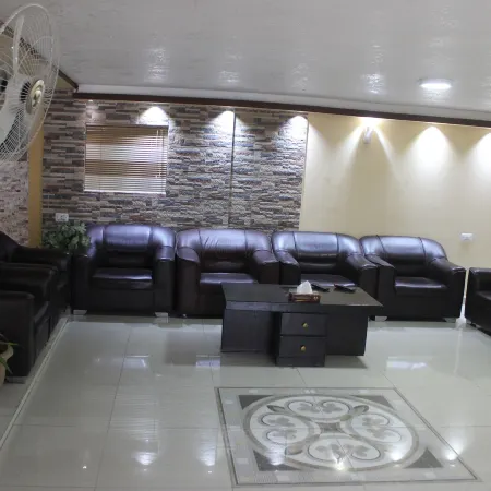 Sara Crown Hotel