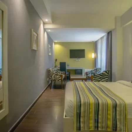 Cloud Hotel & Suites