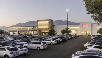 Hampton Inn & Suites Ontario - Bãi đậu xe