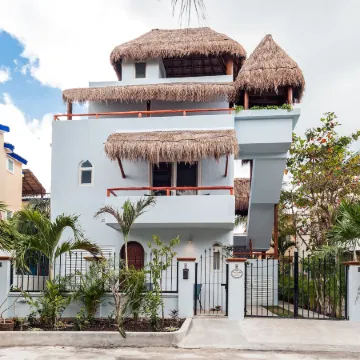 Casa Sonoma - Charming Condos Minutes from Beach & Reef