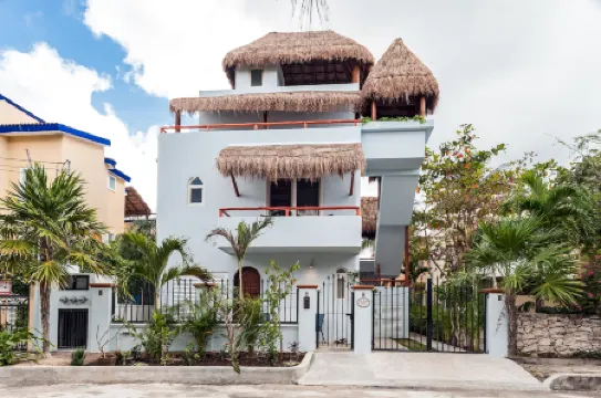 Casa Sonoma - Charming Condos Minutes from Beach & Reef