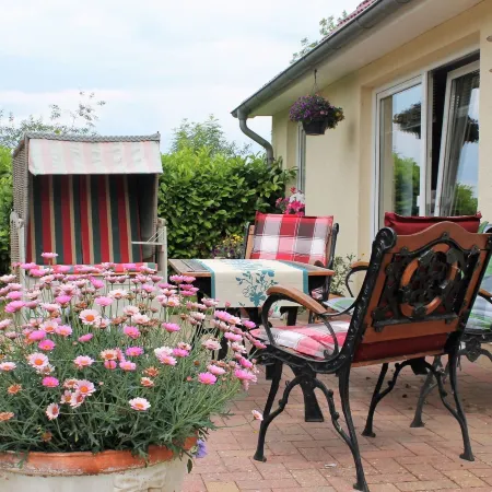 Cozy Coastal Stay with Garden