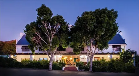 Noordhoek Village Hotel Отели рядом с достопримечательностью «Imhoff Farm»