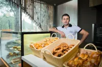 Accra Luxury Apartments at Pearl In City - Bữa sáng