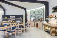 Grand Muthu Oura View Beach Club - Desayuno