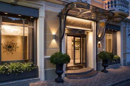 Hotel Dei Fiori Restaurant - Meeting & Spa Отели рядом с достопримечательностью «Bagni Alexandra»