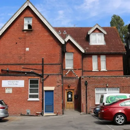 A Gosport Inn Отели рядом с достопримечательностью «Пристань для яхт Хаслар»