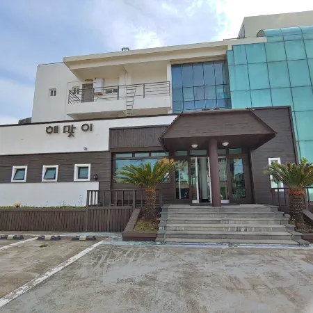Seongsan Sunrise Pension Отели рядом с достопримечательностью «Тон-Амса»