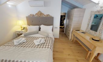 Porto Enetiko Suites