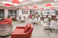 Microtel Inn & Suites by Wyndham Kitimat Отели в г. Китимат